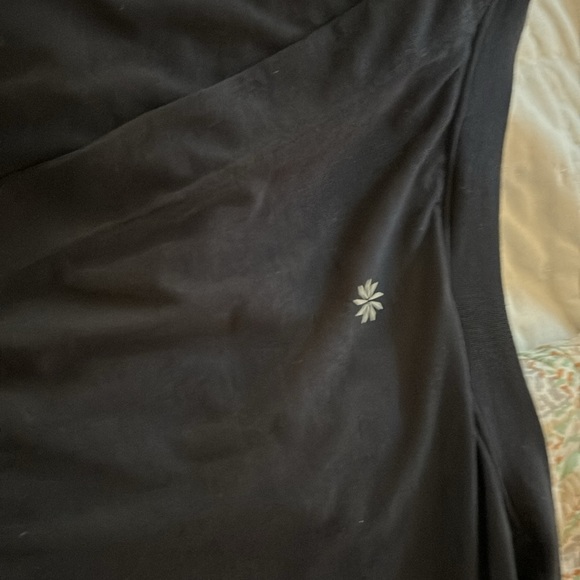 Athleta sleeveless top with open aren in back - Picture 3 of 4